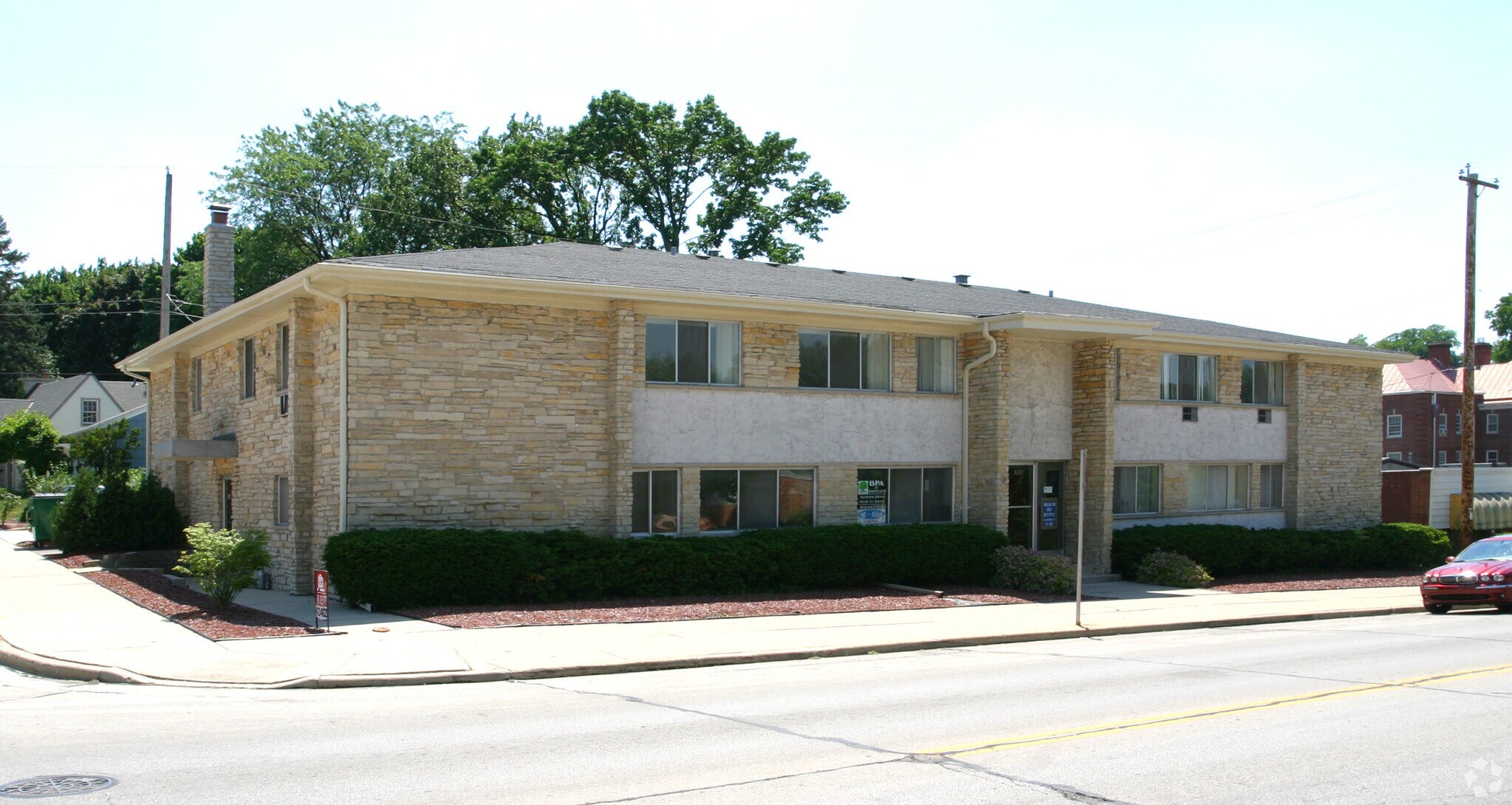 6101 W Vliet St, Milwaukee, WI à louer Photo de l’immeuble– Image 1 sur 12