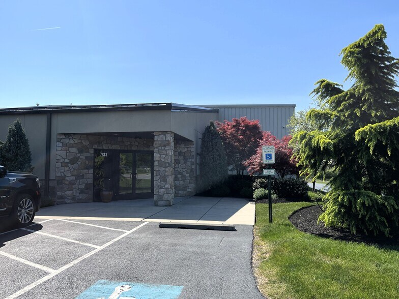 7813 Derry St, Harrisburg, PA à louer - Photo de l’immeuble – Image 2 sur 6