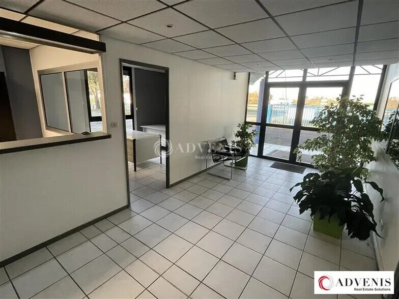 Local d’activités dans Beychac-et-Caillau à louer - Hall d’entrée – Image 2 sur 10