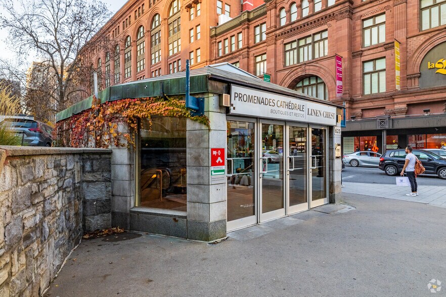625 Rue Sainte-Catherine O, Montréal, QC à louer - Photo principale – Image 1 sur 8