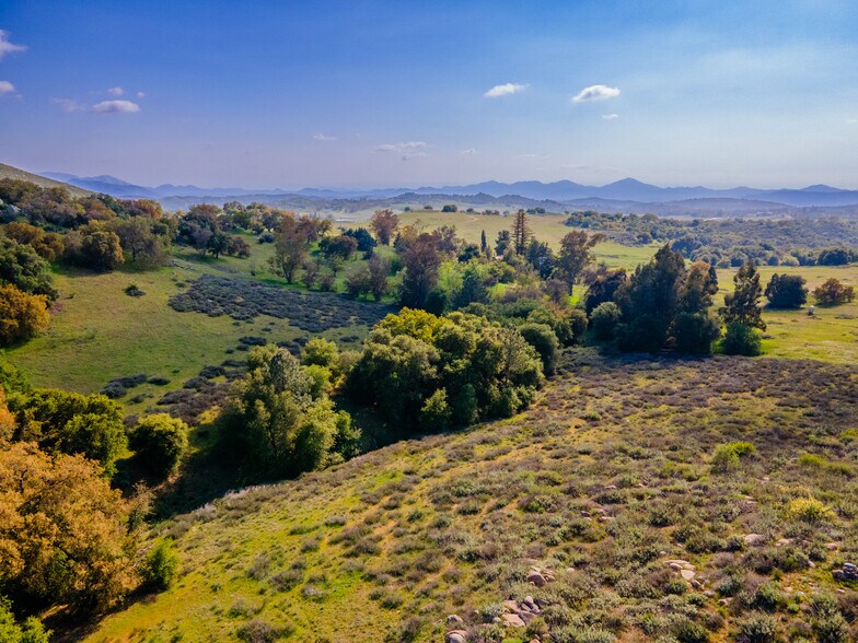 24958 Highway 78, Ramona, CA à vendre - Photo principale – Image 1 sur 35