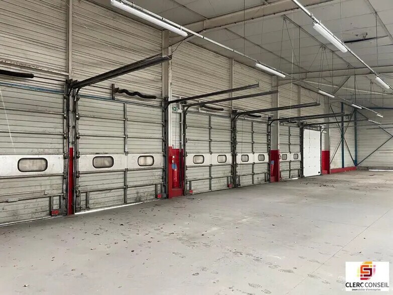 Local d’activités dans Évreux à louer - Photo de l’immeuble – Image 2 sur 7