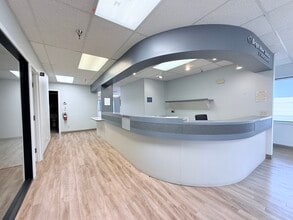 5755 Redwood Dr, Rohnert Park, CA à louer Photo intérieure– Image 2 sur 23