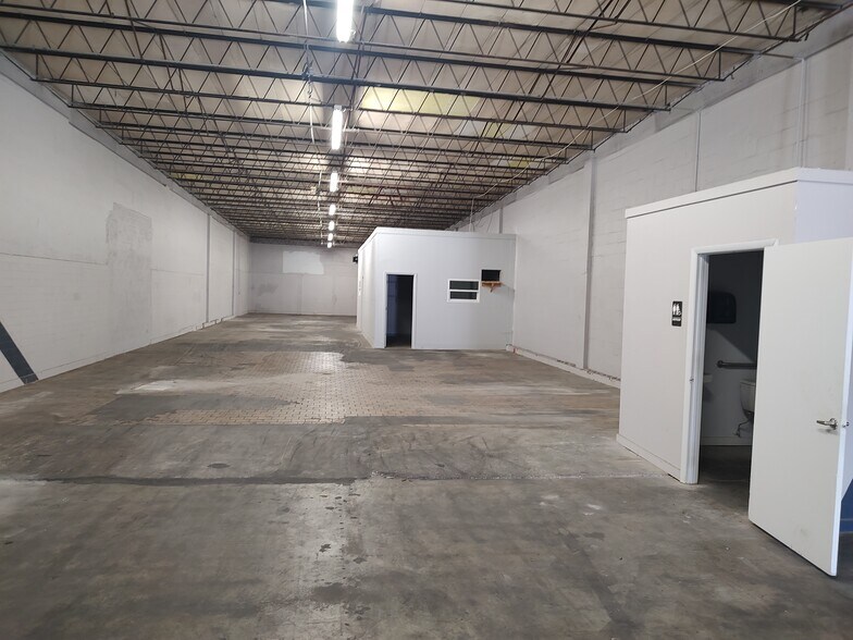 2700 23rd St N, Saint Petersburg, FL à louer - Photo de l’immeuble – Image 3 sur 7