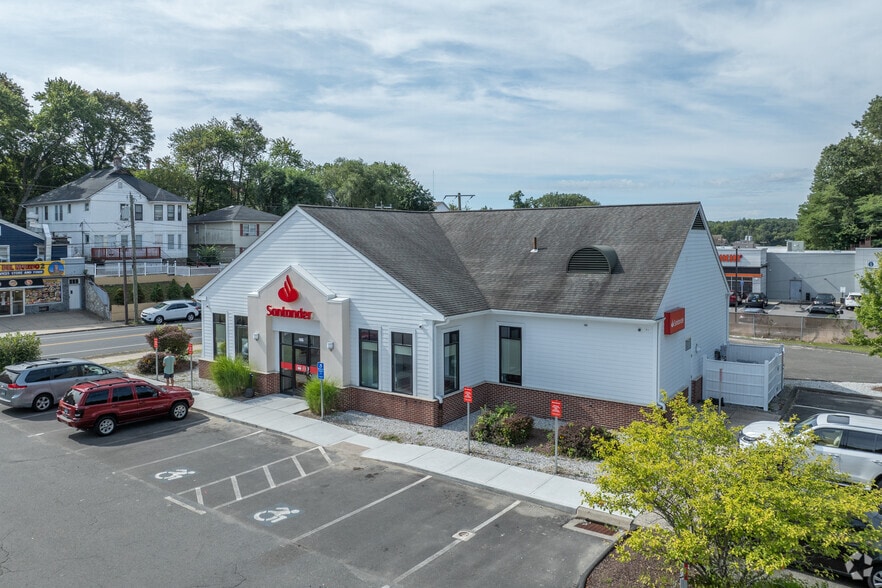 158 Manor Ave & 105 Meriden Rd portefeuille de 3 biens à vendre sur LoopNet.fr - Photo principale – Image 2 sur 4