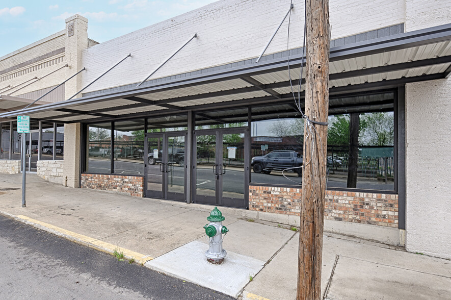 2302-2304 Lee St, Greenville, TX à louer - Photo de l’immeuble – Image 2 sur 3
