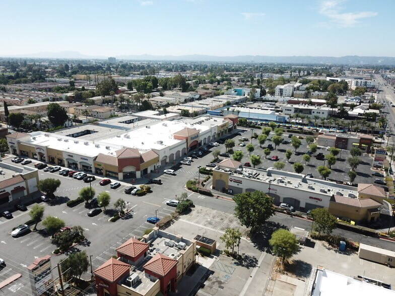 9000-9054 Sepulveda Blvd, North Hills, CA à louer - Photo de l’immeuble – Image 1 sur 10