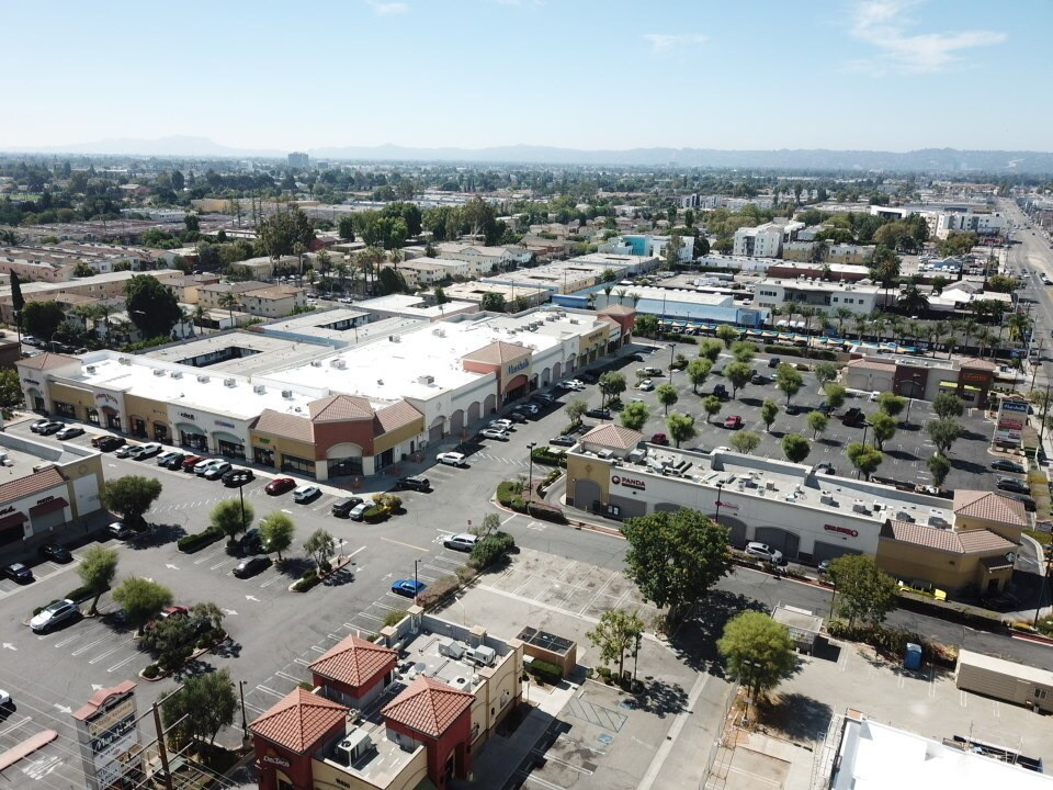 9000-9054 Sepulveda Blvd, North Hills, CA à louer Photo de l’immeuble– Image 1 sur 11