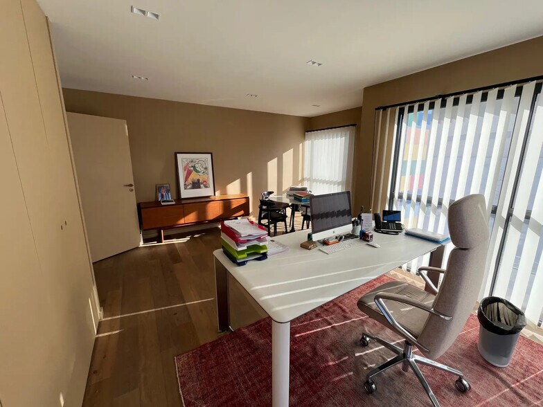 Bureau dans Puget-sur-Argens à louer - Photo de l’immeuble – Image 1 sur 5