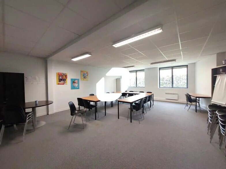 Bureau dans BOIS-D'ARCY à vendre - Photo de l’immeuble – Image 1 sur 11
