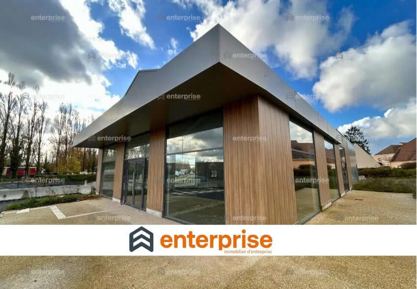 Local commercial dans Villers-Saint-Paul à louer - Photo de l’immeuble – Image 1 sur 1