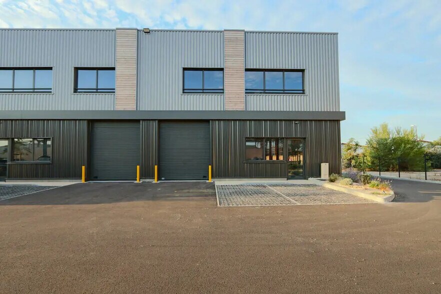 Local d’activités dans Avignon à louer - Photo de l’immeuble – Image 1 sur 9