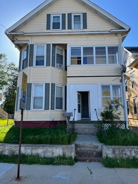 56 N 1st St, Meriden, CT à vendre - Photo principale – Image 1 sur 3