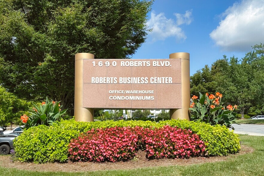 1690 Roberts Blvd, Kennesaw, GA à louer - Photo de l’immeuble – Image 3 sur 9