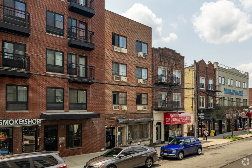 25-24 Broadway, Astoria, NY à louer - Photo principale – Image 1 sur 5