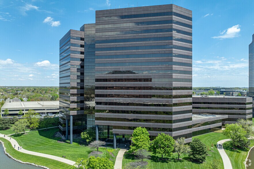 1 Pierce Pl, Itasca, IL à louer - Photo de l’immeuble – Image 2 sur 4