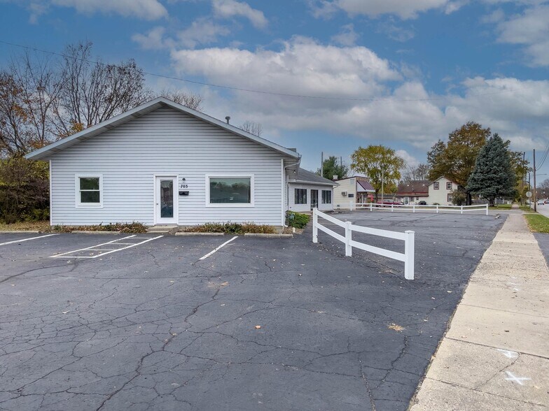 703 Miami St, Urbana, OH à vendre - Photo de l’immeuble – Image 2 sur 9