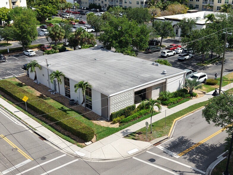 2286 W 1st St, Fort Myers, FL à louer - Photo de l’immeuble – Image 3 sur 12