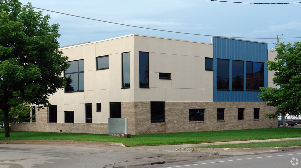 701 E Court Ave, Des Moines, IA à louer - Photo de l’immeuble – Image 3 sur 9