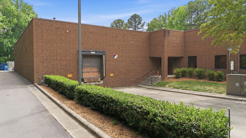 2720 Discovery Dr, Raleigh, NC à louer - Photo de l’immeuble – Image 3 sur 44