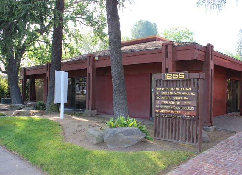 1255 W Shaw Ave, Fresno, CA à louer - Photo de l’immeuble – Image 2 sur 12