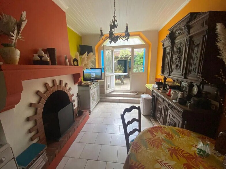 Local d'activités dans Sauveterre-de-Guyenne à vendre - Photo de l’immeuble – Image 3 sur 6