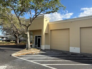 Plus de détails pour 3894 Mannix Dr, Naples, FL - Local d’activités à vendre