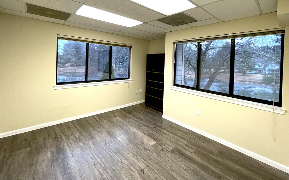 2 Forest Park Dr, Farmington, CT à louer - Photo de l’immeuble – Image 3 sur 13