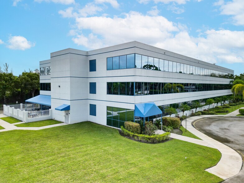 360 Hiatt Dr, Palm Beach Gardens, FL à louer - Photo de l’immeuble – Image 1 sur 8