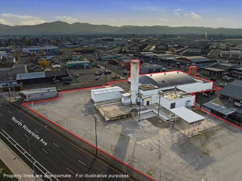 1300 Court St, Medford, OR à vendre - Photo de l’immeuble – Image 3 sur 56