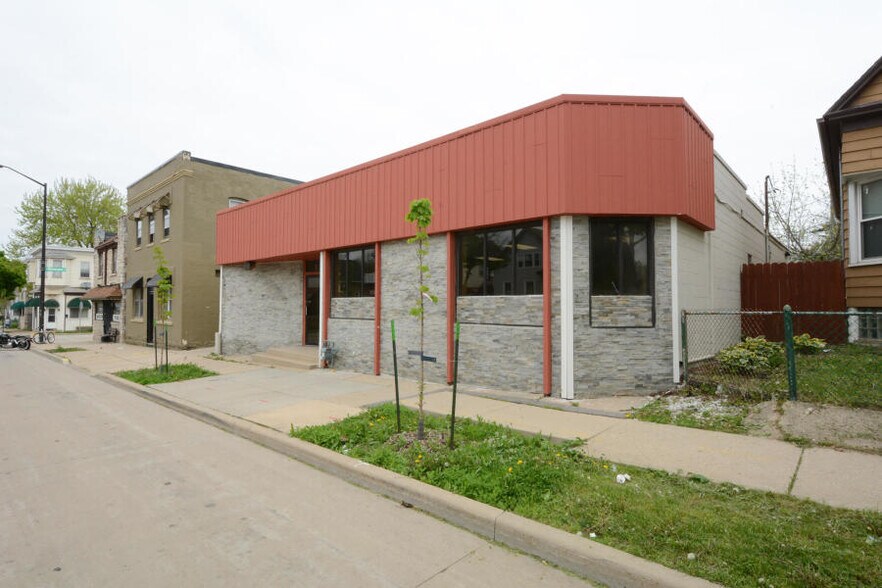 1112 S 60th St, Milwaukee, WI à vendre - Photo de l’immeuble – Image 1 sur 13