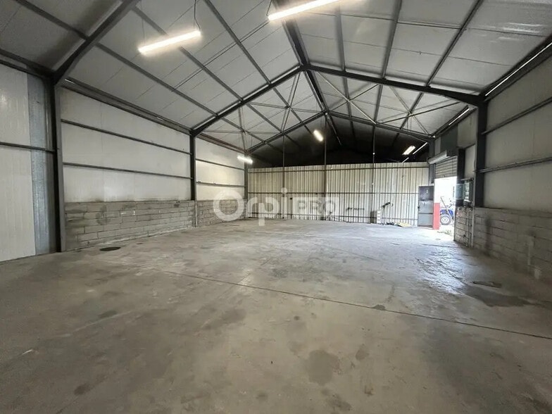 Local d’activités dans Malataverne à louer - Photo de l’immeuble – Image 1 sur 5