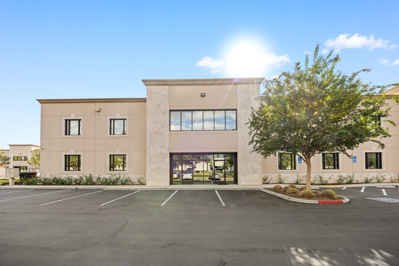 1795 E Holt Blvd, Ontario, CA 91761 - Lot 105 -  - Photo intérieure - Image 1 of 34