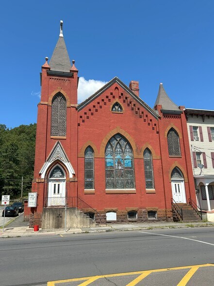 19 N 4th St, Mahanoy City, PA à vendre - Photo de l’immeuble – Image 3 sur 10