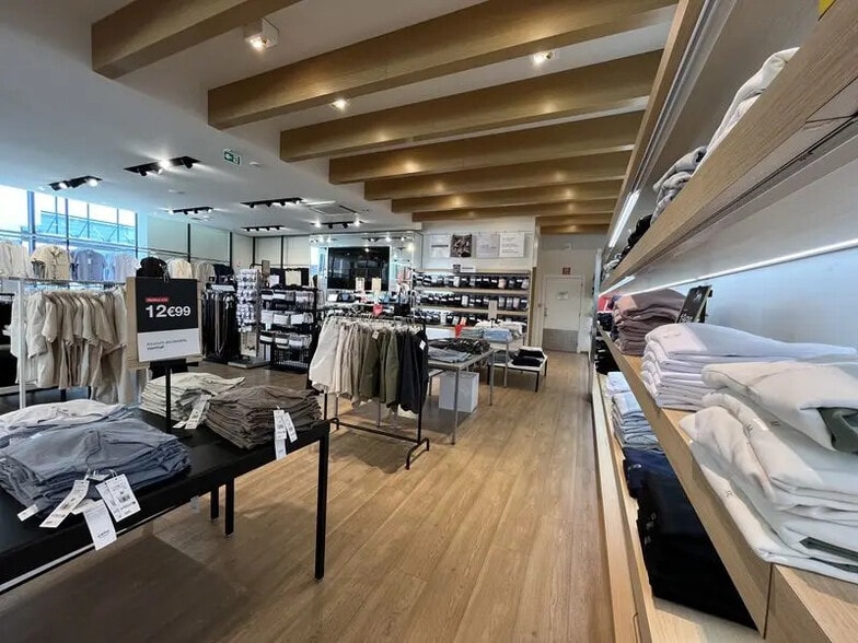 Local commercial dans Saint-Maximin à louer - Photo intérieure – Image 3 sur 5