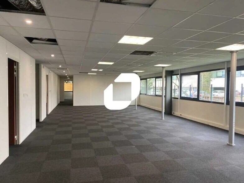 Bureau dans Mérignac à louer - Photo de l’immeuble – Image 1 sur 7