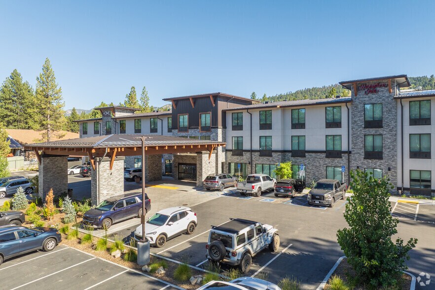 41820 Big Bear Blvd, Big Bear Lake, CA à vendre - Photo principale – Image 1 sur 5