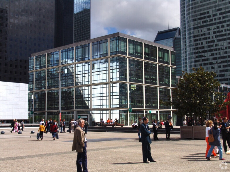 Bureau dans Courbevoie à louer - Photo de l’immeuble – Image 3 sur 6