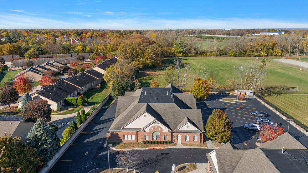 36015 Utica Rd, Clinton Township, MI à louer - Photo de l’immeuble – Image 3 sur 5
