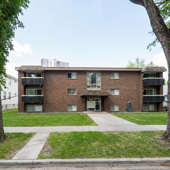 10126 87 Av NW, Edmonton, AB à vendre - Photo de l’immeuble – Image 1 sur 7