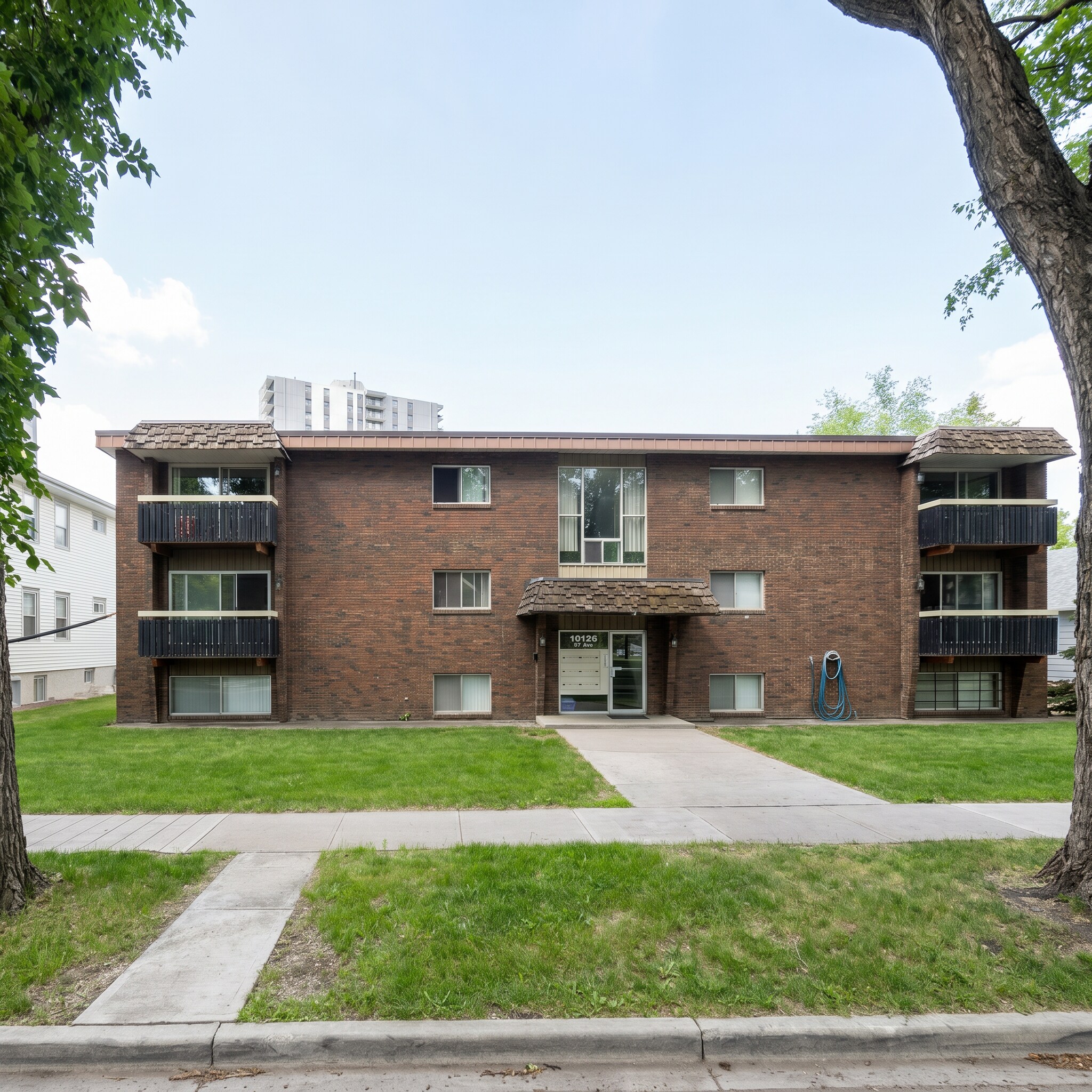 10126 87 Av NW, Edmonton, AB à vendre Photo de l’immeuble– Image 1 sur 8