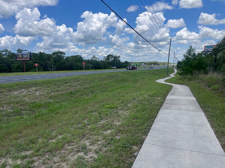 8176 Commercial Way, Brooksville, FL à vendre - Photo de l’immeuble – Image 2 sur 23