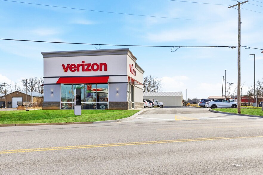 402 N Commercial St, Harrisburg, IL à vendre - Photo de l’immeuble – Image 2 sur 4