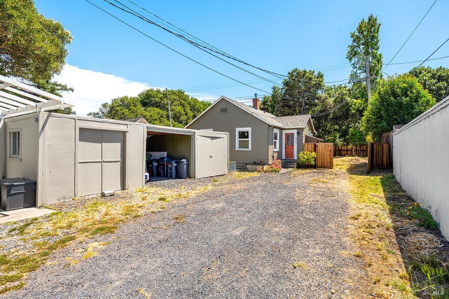 732 Petaluma Blvd S, Petaluma, CA à vendre - Photo de l’immeuble – Image 3 sur 16