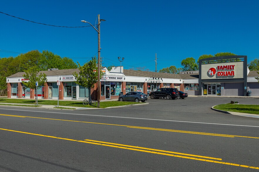1707-1735 Montauk Hwy, Bellport Village, NY à louer - Photo de l’immeuble – Image 2 sur 8