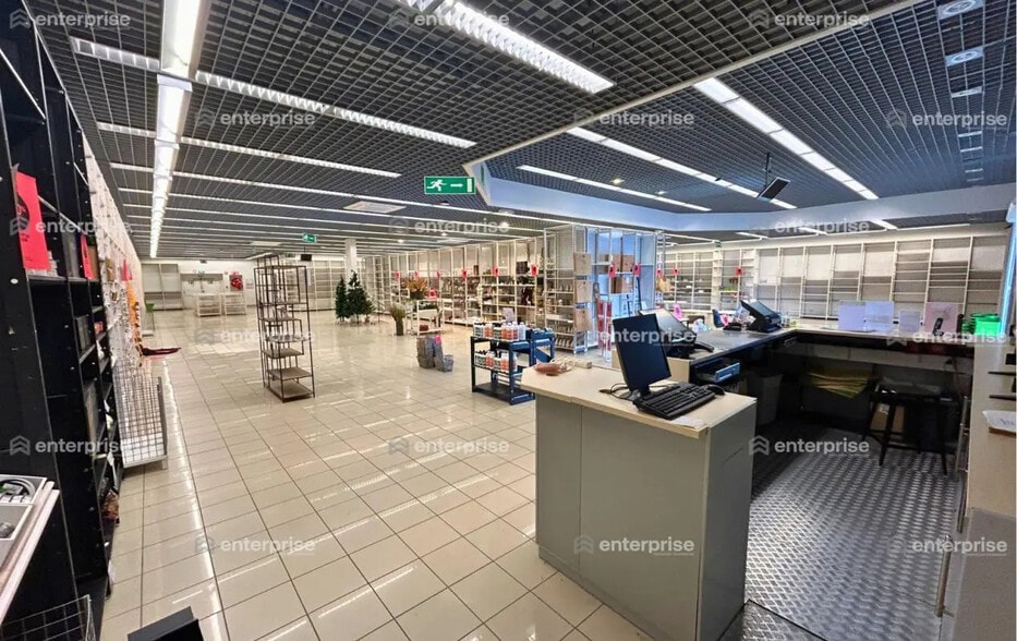 Local commercial dans Saint-Maximin à louer - Photo intérieure – Image 3 sur 5