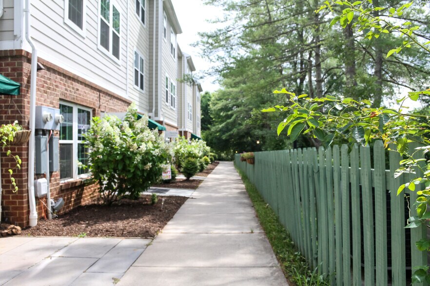 580 Radford Ln, Crozet, VA à louer - Photo de l’immeuble – Image 2 sur 8