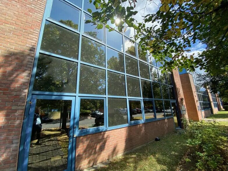 43 Rue De L'Universite, Noisy-le-Grand à louer - Photo de l’immeuble – Image 1 sur 5