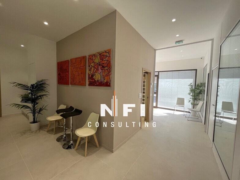 Bureaux/Local commercial dans Valbonne à louer - Photo de l’immeuble – Image 3 sur 5