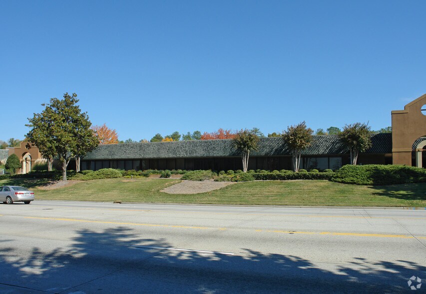 6855 Jimmy Carter Blvd, Norcross, GA à vendre - Photo principale – Image 1 sur 3